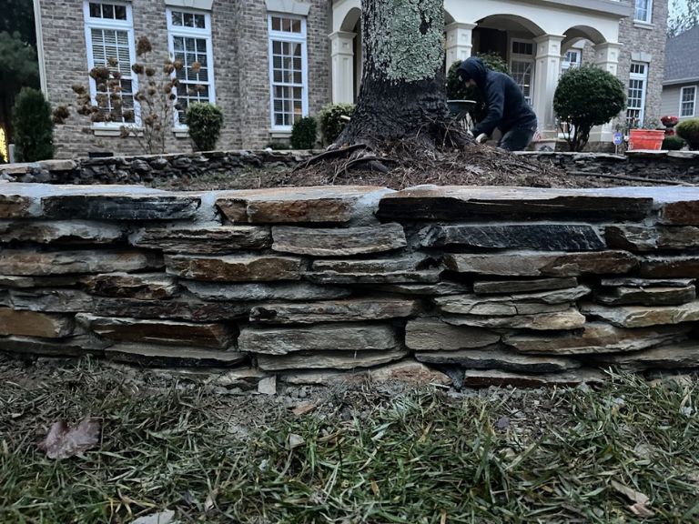garden-bed-border-fort-mill-sc professionally installed garden bed border with stone pavers in fort mill sc backyard landscaping